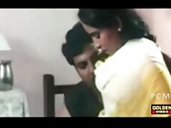 Sexy Bhabi take Tamil Cag walk out on